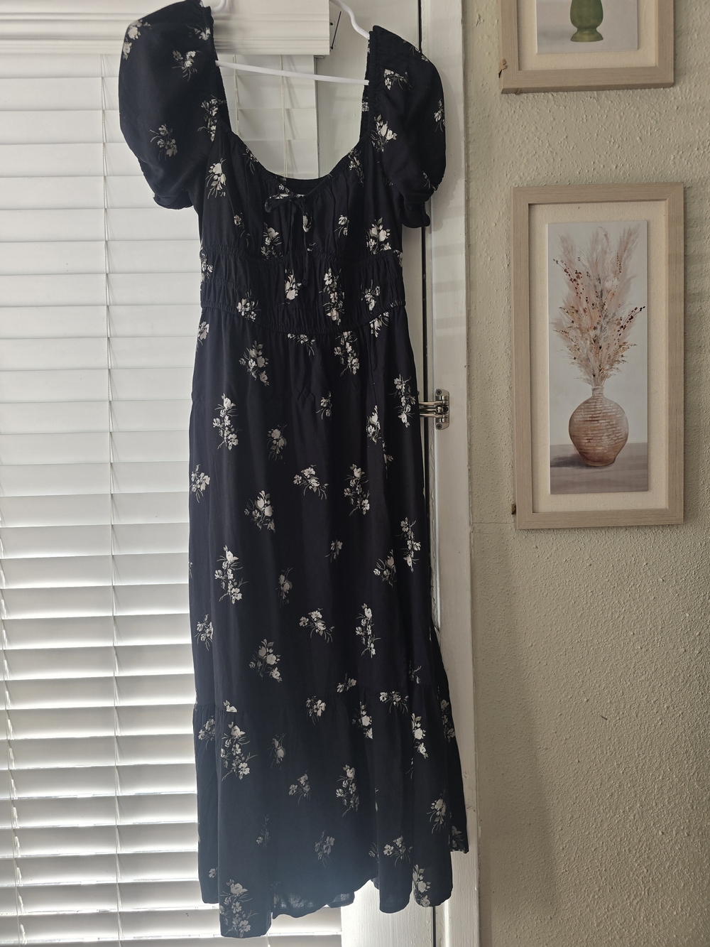 Hollister Black Floral Puff Sleeve Smocked Waist Mini Dress Small